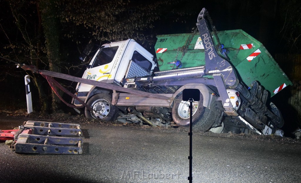 Container LKW umgestuerzt Koeln Brueck Bruecker- Dellbruecker Mauspfad P147.JPG - Miklos Laubert